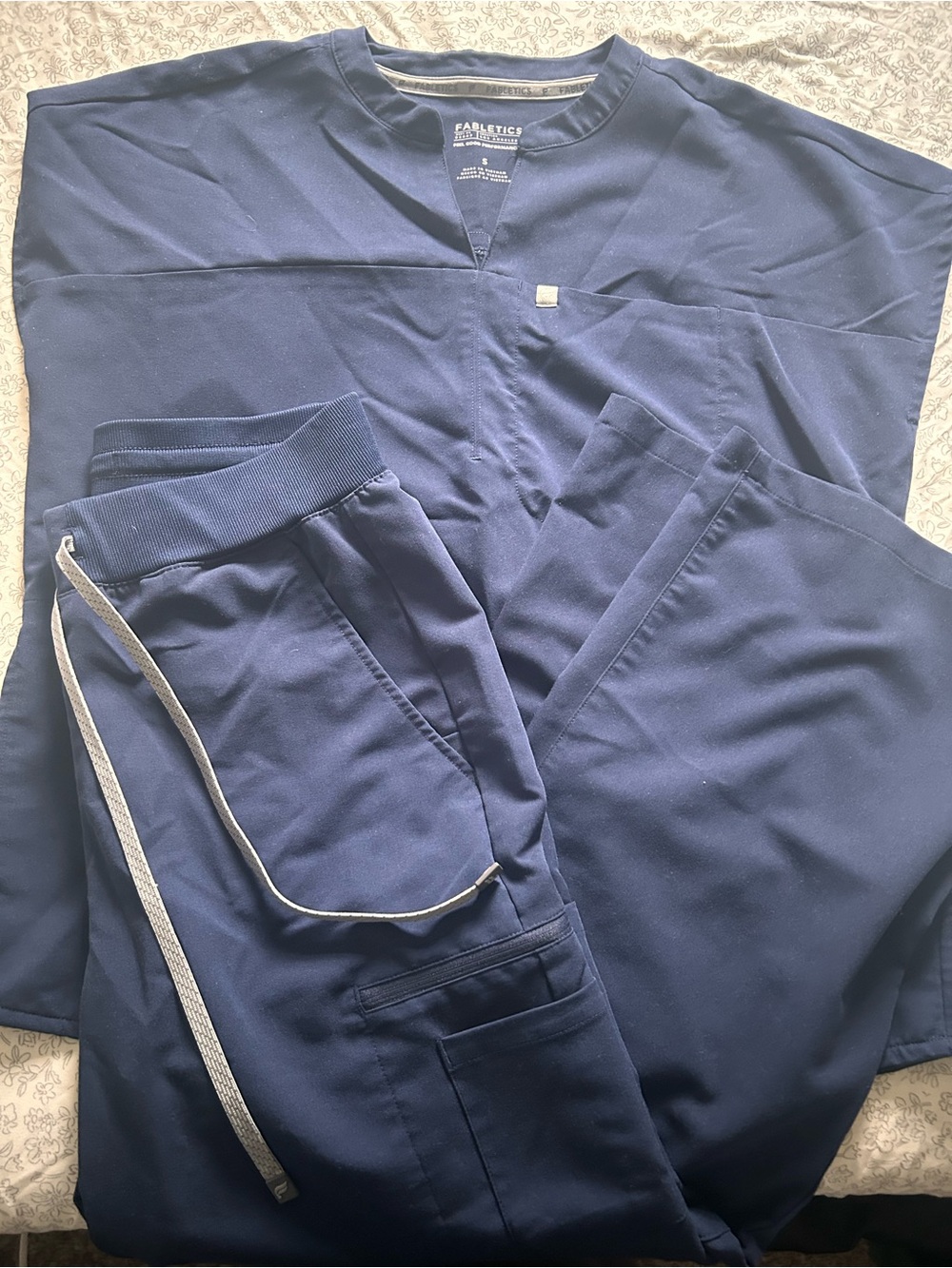 Fabletics women's Navy Blue Drawstring Jogger Scrub Pants and scrub top BOTH